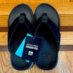 NWT- Black Men’s Reef Cushion Norte - size 7